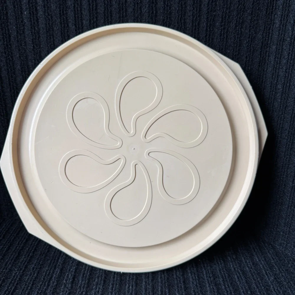 Rubbermaid 3235 Replacement‎ Lid Almond Beige 11 Inch Round Daisy Design